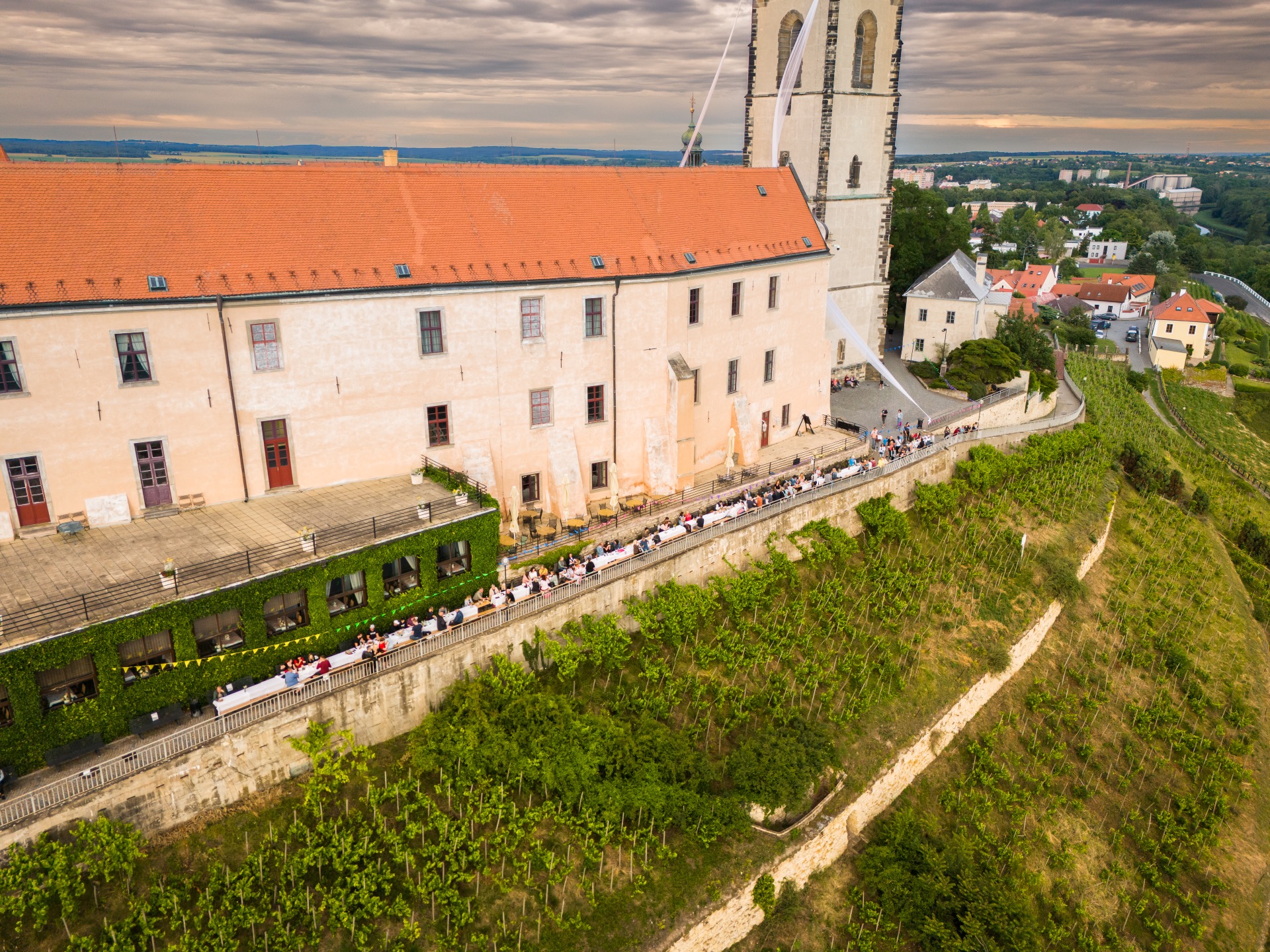 Fotografie 1 projektu Stoly nad soutokem/ Sousedská večeře na Mělníku